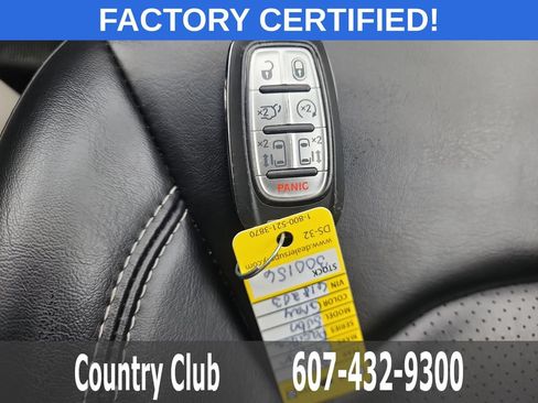 Used 2023 Chrysler Pacifica Touring-L FWD image 35