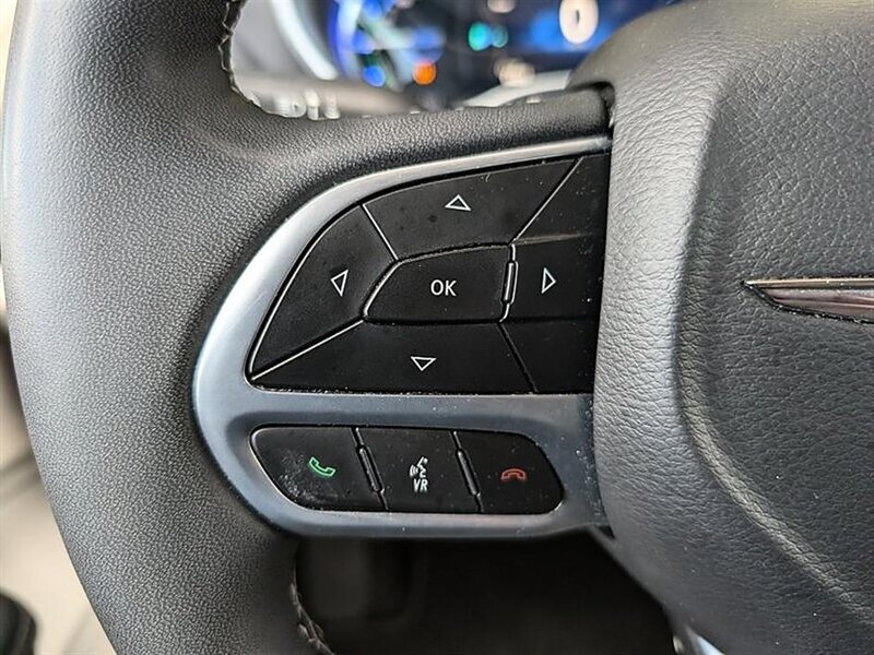 Used 2024 Chrysler Pacifica Limited FWD image 21
