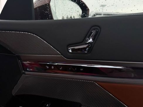 Certified 2023 BMW 760i xDrive w/ Executive Package image 16