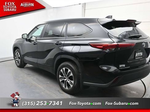 Used 2023 Toyota Highlander XLE AWD/4WD image 13