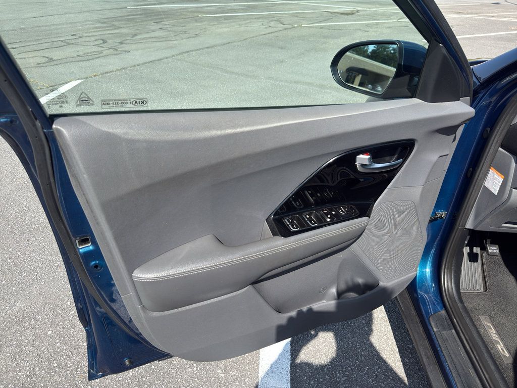 Used 2021 Kia Niro LXS FWD image 16