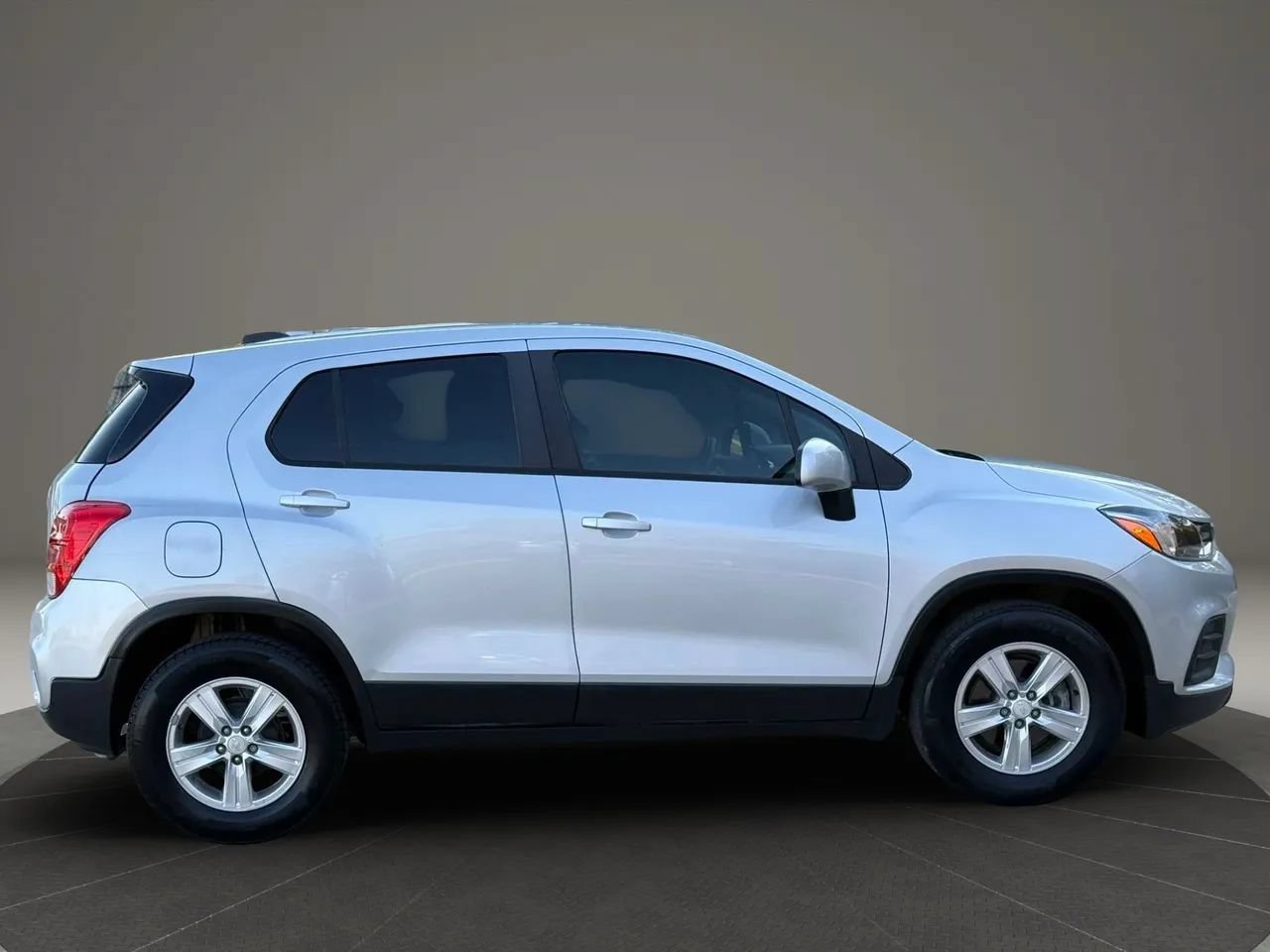 Used 2020 Chevrolet Trax LS w/ Tint and Cruise Package FWD image 7