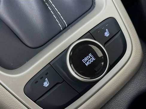 Certified 2024 Hyundai Venue Limited FWD image 22