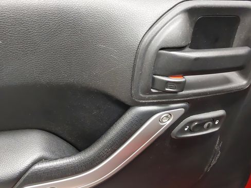 Used 2014 Jeep Wrangler Unlimited Sahara w/ Max Tow Package image 25