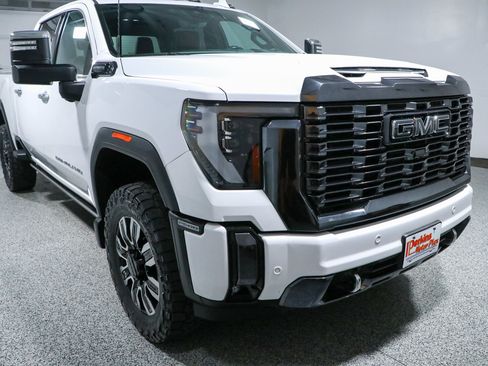 Used 2024 GMC Sierra 2500 Denali Ultimate w/ Max Trailering Package AWD/4WD image 5