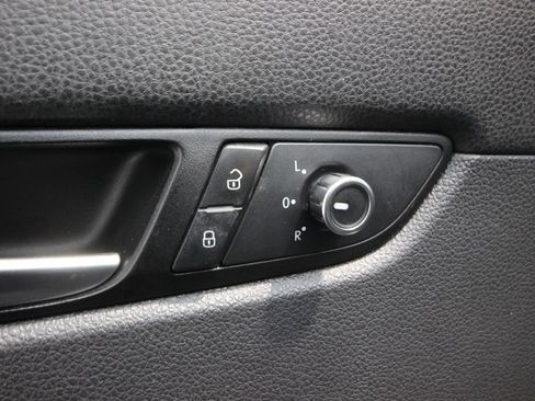 Used 2013 Volkswagen Passat 2.5 S FWD image 12
