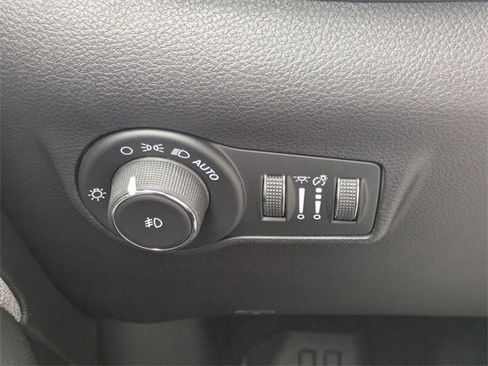 Used 2024 Jeep Compass Latitude image 26