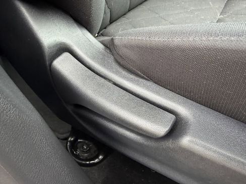 Used 2020 Nissan Kicks SR image 27