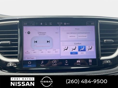 Used 2023 Chrysler Pacifica Touring-L FWD image 14
