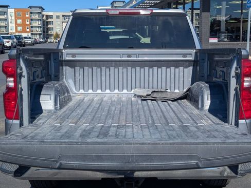Used 2022 Chevrolet Silverado 1500 LT RWD image 8