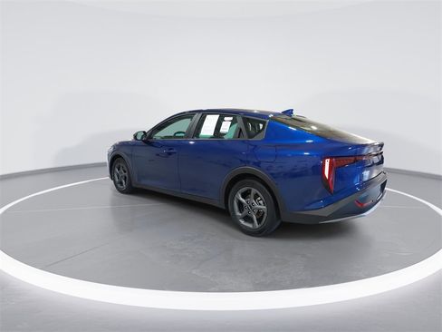 Used 2025 Kia K4 LXS image 6