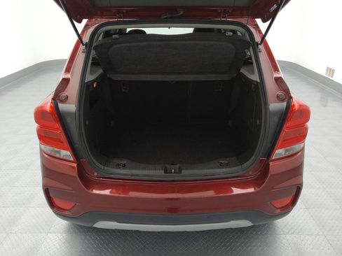 Used 2021 Chevrolet Trax LT w/ Premium Seat Package AWD/4WD image 29