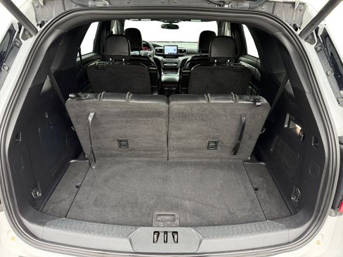 Used 2020 Ford Explorer XLT w/ Equipment Group 202A RWD image 17