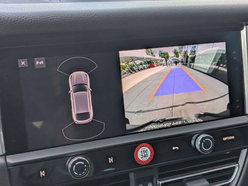 Certified 2025 Porsche Macan image 18