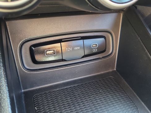 Used 2024 Hyundai Venue SEL image 24