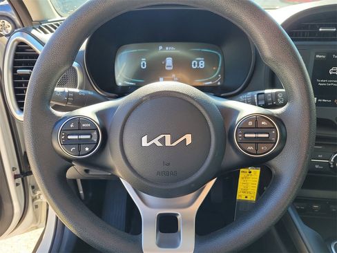 Used 2025 Kia Soul LX w/ LX Technology Package image 17