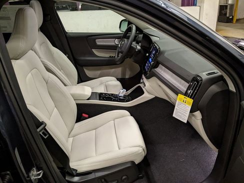 New 2026 Volvo XC40 B5 Ultra w/ Protection Package Premier AWD/4WD image 22