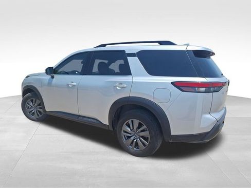 Certified 2025 Nissan Pathfinder SV FWD image 6