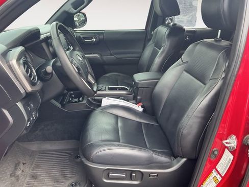 Used 2023 Toyota Tacoma TRD Off-Road w/ TRD Premium Off Road Package image 9