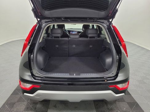 Used 2023 Kia Niro EX image 29