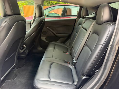 Used 2021 Tesla Model Y Long Range AWD/4WD image 16