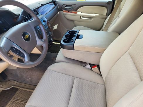 Used 2011 Chevrolet Suburban LS RWD image 17