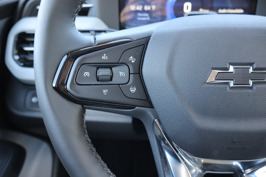 New 2027 Chevrolet Bolt RS w/ Super Cruise Package FWD image 8