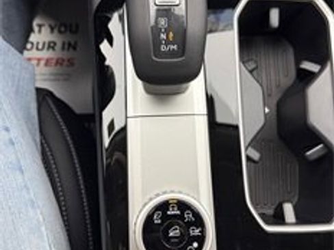 New 2025 Mitsubishi Outlander SE image 21