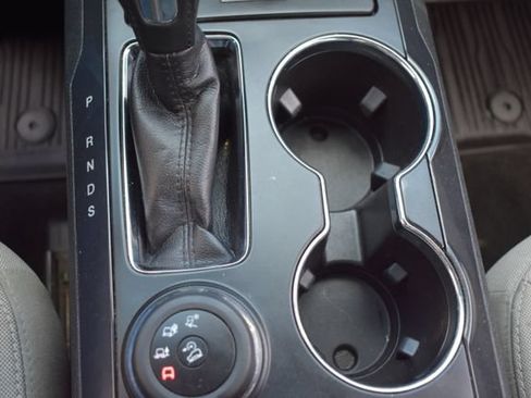Used 2018 Ford Explorer XLT w/ XLT Technology Feature Bundle AWD/4WD image 32