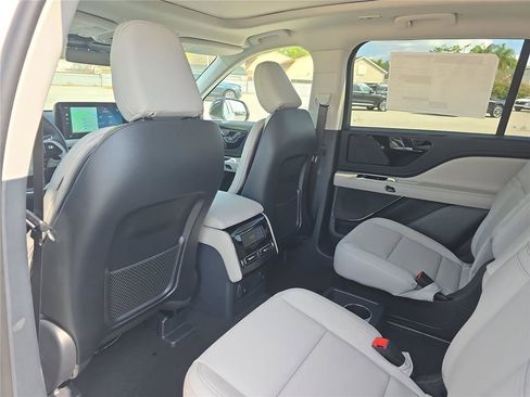 New 2026 Lincoln Aviator 2WD image 10