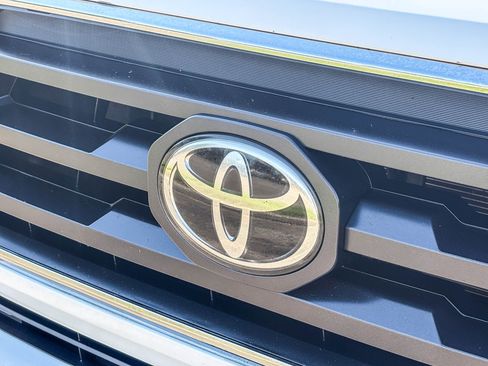 Used 2020 Toyota Tacoma SR5 RWD image 10