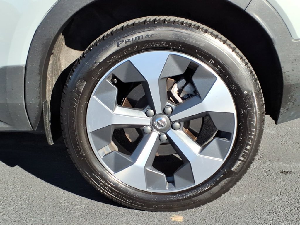 Certified 2024 Volvo XC40 B5 Plus w/ Protection Package Premier AWD/4WD image 6