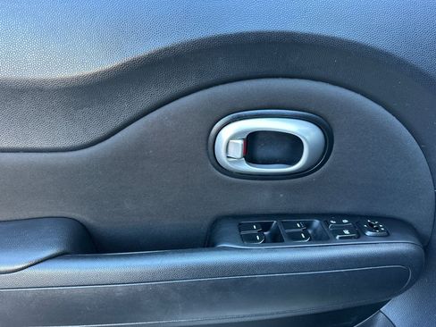Used 2016 Kia Soul FWD image 11