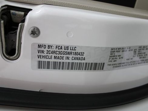 Used 2022 Chrysler Pacifica Limited image 45