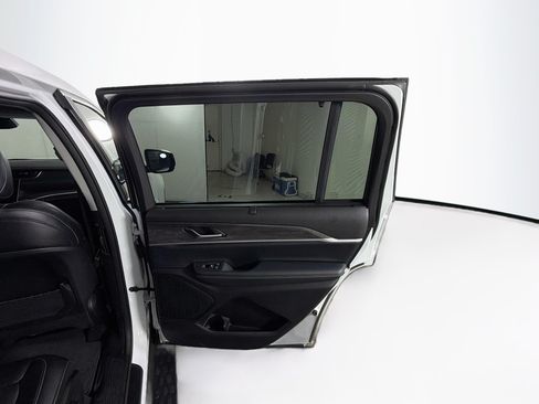 Used 2023 Jeep Grand Cherokee L Limited w/ Luxury Tech Group II RWD image 32