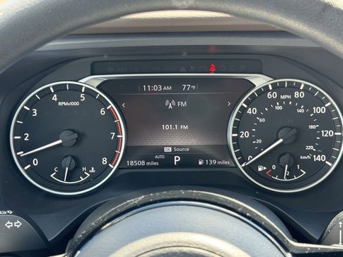 Used 2022 Nissan Rogue SV image 9