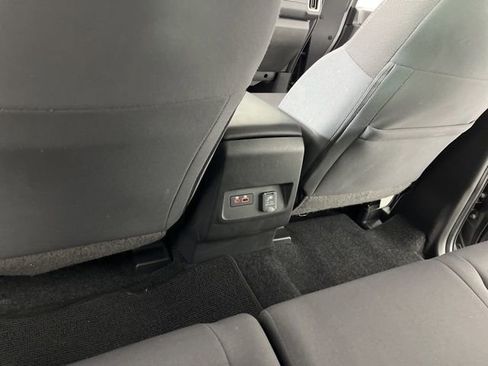 Used 2025 Nissan Frontier SV w/ SV Convenience Package RWD image 43
