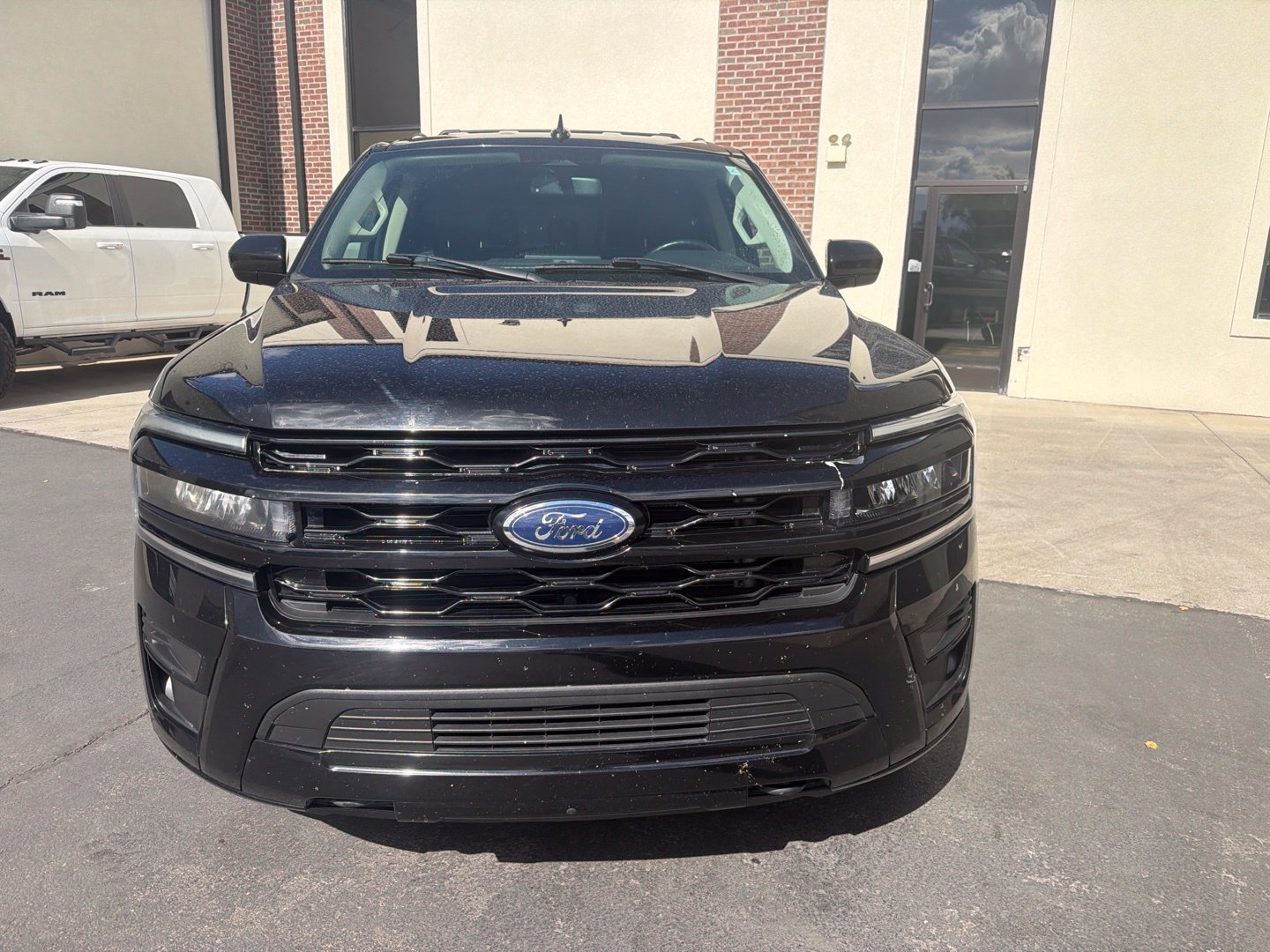 Used 2022 Ford Expedition XLT AWD/4WD image 3