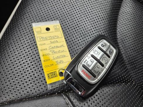 Used 2023 Chrysler Pacifica Limited FWD image 22