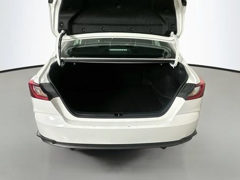 Used 2025 Toyota Camry SE FWD image 29