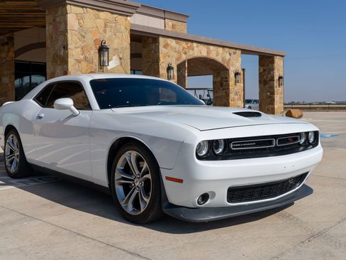 Used 2022 Dodge Challenger R/T RWD image 2