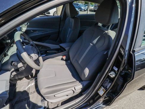 Used 2024 Hyundai Elantra SE image 30