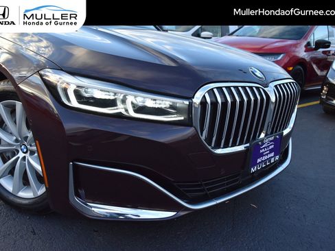 Used 2020 BMW 750i xDrive w/ Executive Package image 2