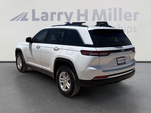 Used 2023 Jeep Grand Cherokee Laredo w/ Trailer Tow Prep Group (B) image 3