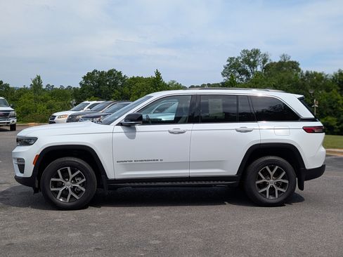 Used 2024 Jeep Grand Cherokee Limited w/ MOPAR Finishing Package AWD/4WD image 6