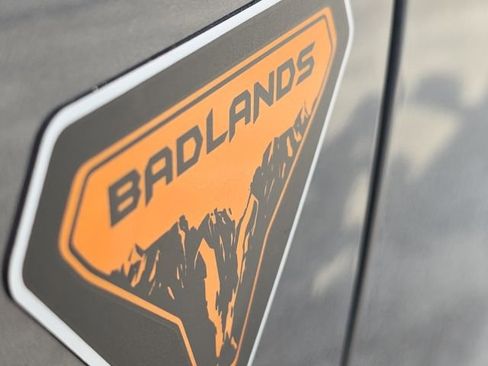 Used 2025 Ford Bronco Badlands image 9
