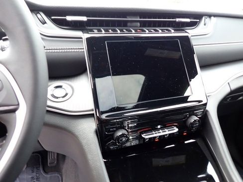 New 2025 Jeep Grand Cherokee L Laredo image 19