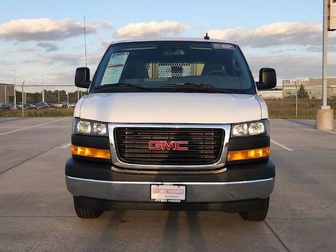 Used 2024 GMC Savana 2500 w/ Driver Convenience Package image 9