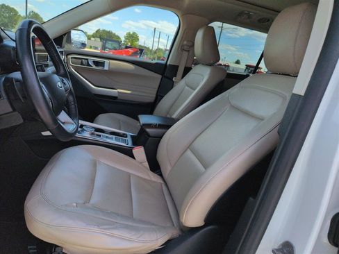 Used 2020 Ford Explorer XLT w/ Equipment Group 202A RWD image 15