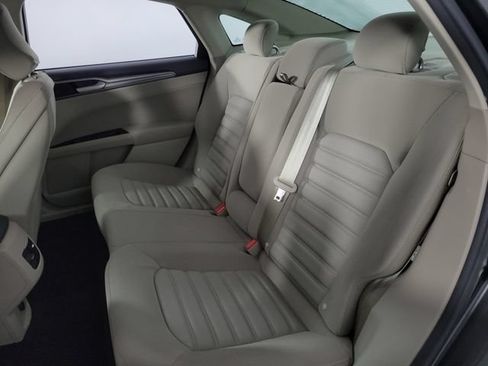Used 2017 Ford Fusion SE FWD image 17